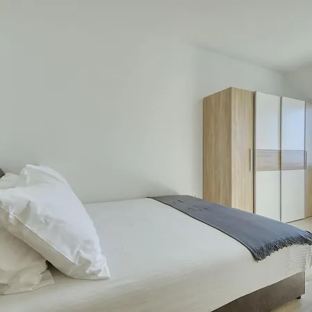 Gazic, No 1 Lägenhet