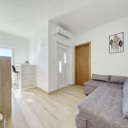 Gazic, No 1 زادار